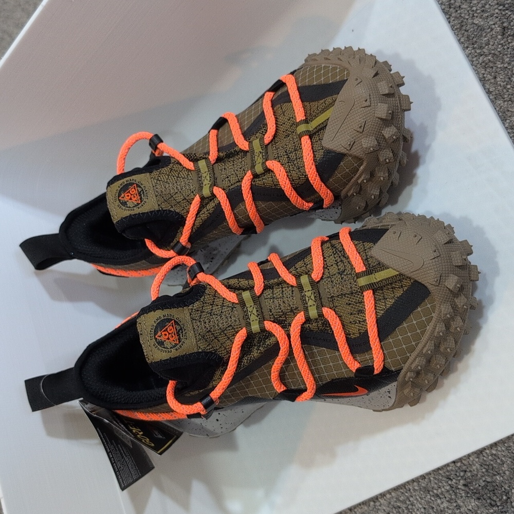 The NikeACG Mountain Fly Low GTX size